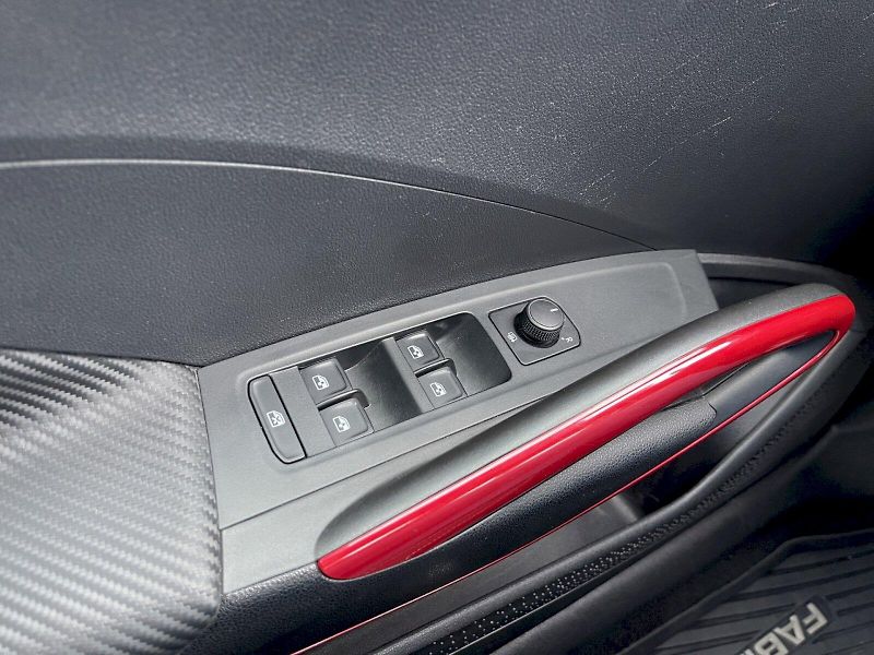 Škoda Fabia (2023) 1.0 TSI 81kW Monte Carlo - fotka 21 z 33