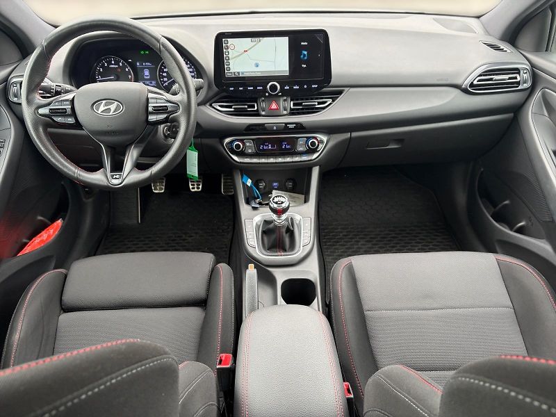 Hyundai i30 (2022) N LINE 1.5T-GDI 118kW CZ DPH - fotka 9 z 11