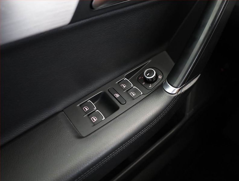 Volkswagen Passat (2012) 2.0 TDI, Automat, Serv.kniha - fotka 14 z 17