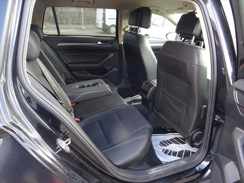 Volkswagen Passat 2,0 TDi 140kW 4x4 - fotka 14 z 26