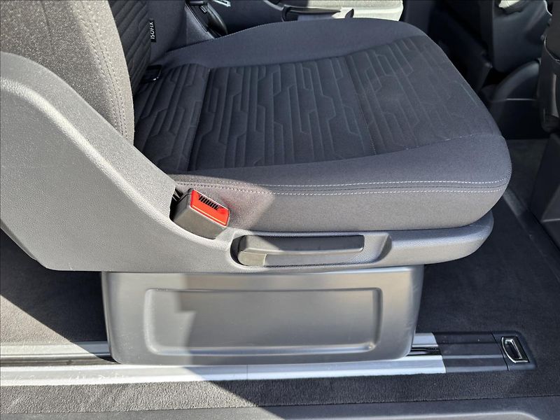 Volkswagen Multivan 2,0 TDI Comfortline 4x4 AUT - fotka 21 z 49