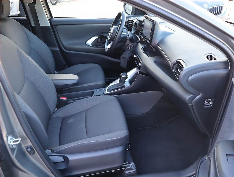 Toyota Yaris (2021) 1.5 VVT-i Hybrid, Automat - fotka 9 z 18