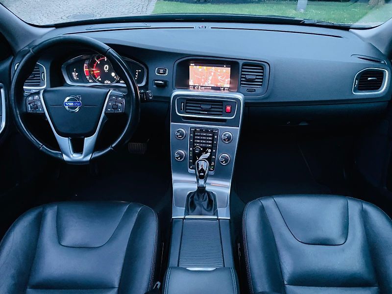 Volvo V60 2.4D4 5V AUTOMAT KAMERA TAŽNÉ - fotka 22 z 50
