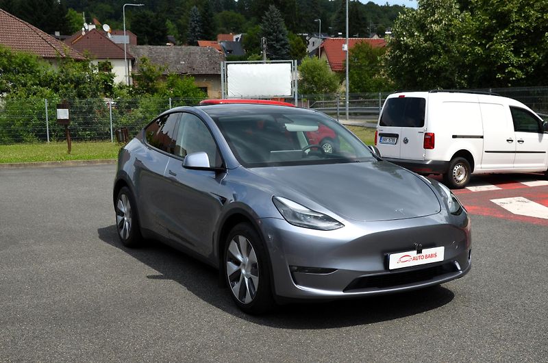 Tesla Model Y (2024) Long Range AWD AT DualMotor - fotka 2 z 13