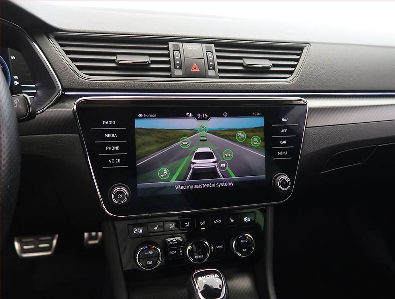 Škoda Superb (2023) Sportline 1.5 TSI, digi klima - fotka 18 z 31