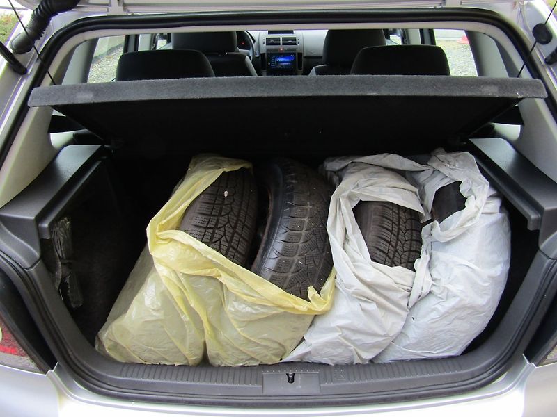 Volkswagen Polo (2006) 1.4 I 55kW  ZIMNÍ PNEU  1.MAJI - fotka 22 z 38