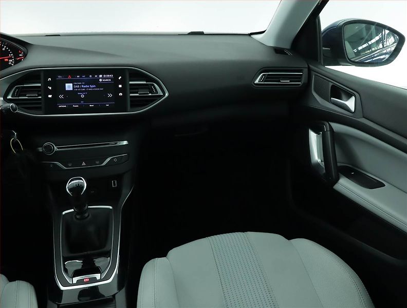Peugeot 308 (2020) Allure 1.5 BlueHDi, Serv.kniha - fotka 8 z 16
