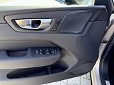 Volvo XC60 B5 AWD PLUS DARK // REZERVACE  - náhled 8