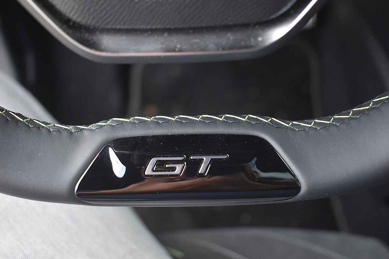 Peugeot 2008 je stylový i praktický rodinný doplněk.