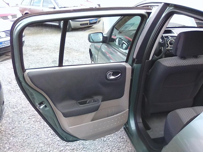 Renault Mégane (2003) 1.6i 16V nové v ČR - fotka 23 z 28