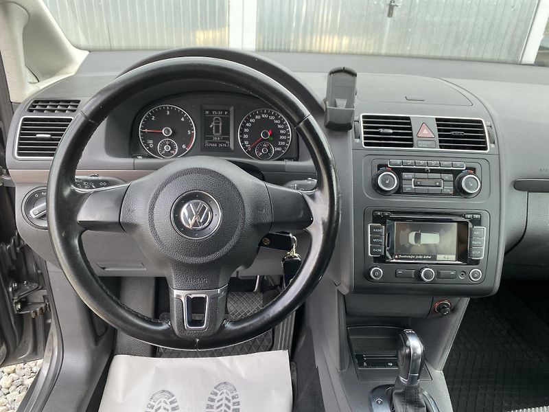 Volkswagen Touran 2.0TDi 140PS DSG TAŽNÉ - fotka 41 z 47