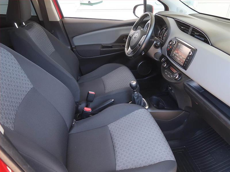 Toyota Yaris (2015) 1.33 Dual VVT-i, Serv.kniha - fotka 9 z 15