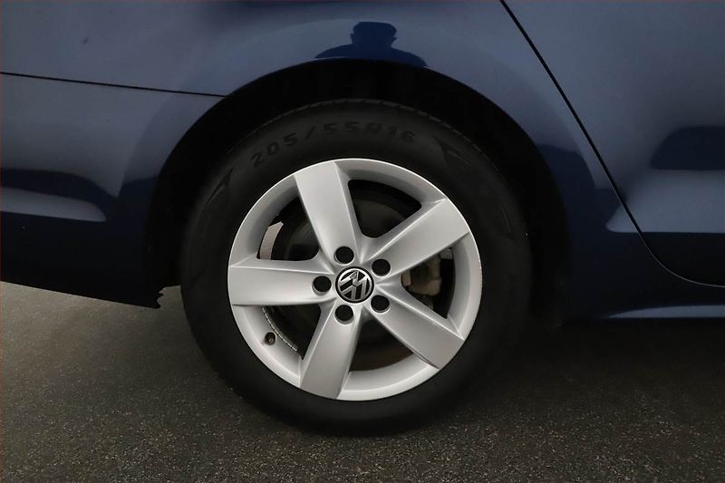 Volkswagen Jetta (2012) 1.2 TSI, Serv.kniha - fotka 13 z 13