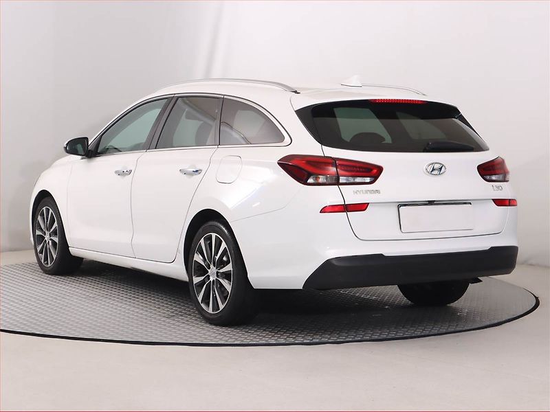 Hyundai i30 (2018) 1.6 CRDi, Automat, Serv.kniha - fotka 4 z 23