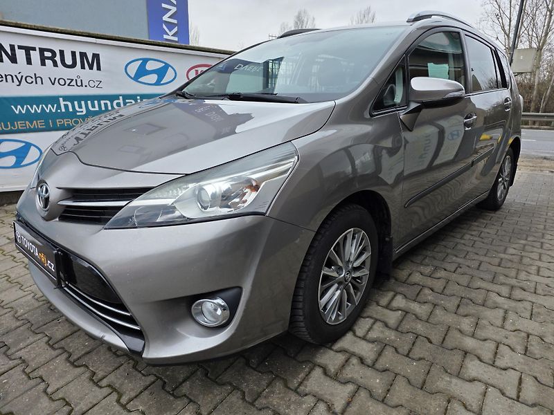Toyota Verso 1.6-NÍZKÁ SPOTŘEBA-NAVI-KAMERA - fotka 6 z 15