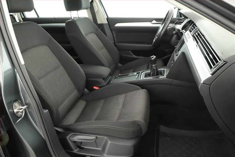Volkswagen Passat (2016) 1.6 TDI, Navi, Tempomat - fotka 7 z 15