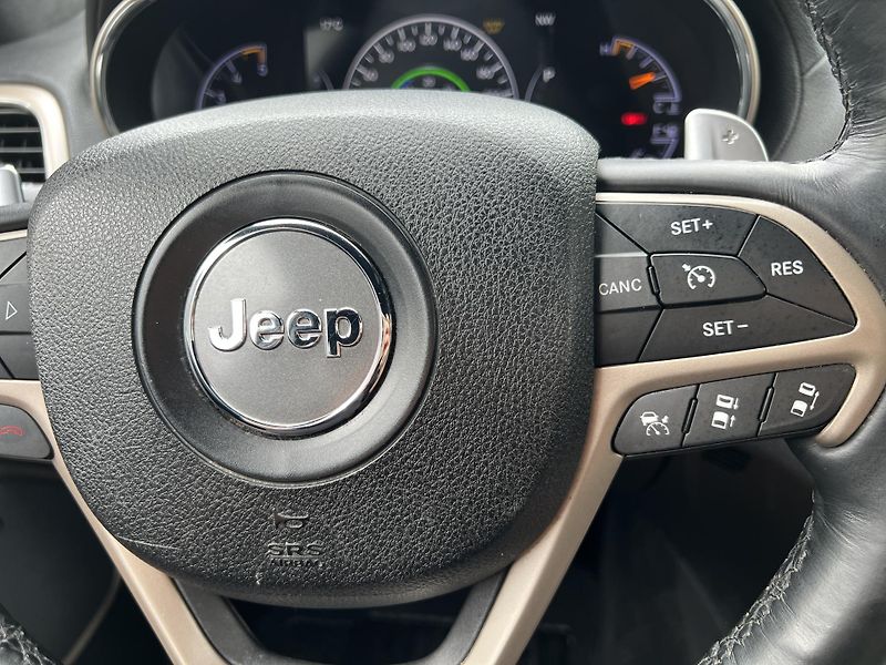 Jeep Grand Cherokee 3.0CRD SUMMIT AUTOMAT KŮŽE - fotka 18 z 47