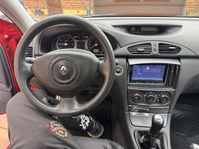 Renault Laguna 1.8i 88Kw Dynamique - fotka 7 z 17