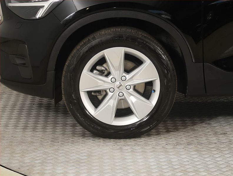 Volvo XC40 (2022) B4 - fotka 15 z 21