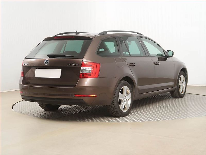 Škoda Octavia (2019) Ambition 1.6 TDI, Serv.kniha - fotka 5 z 15