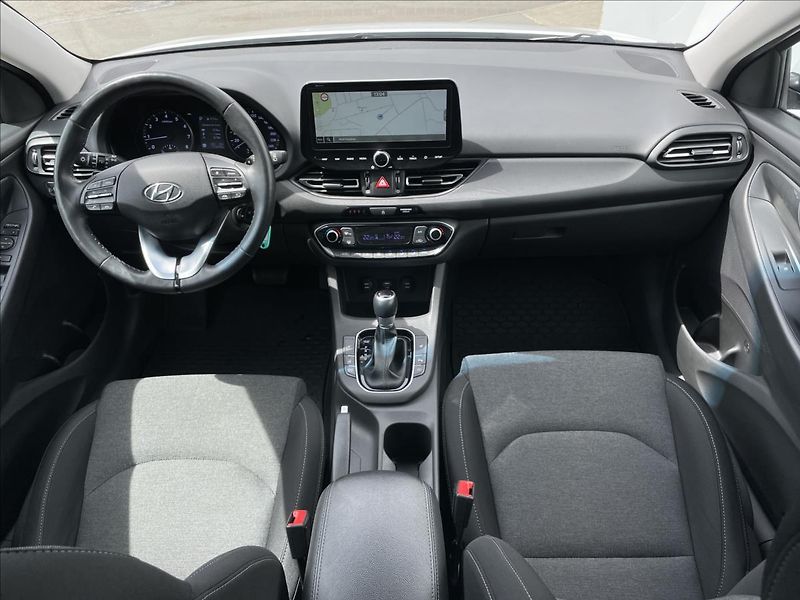 Hyundai i30 1,5 T-GDI DCT Family Smart NAV - fotka 6 z 23