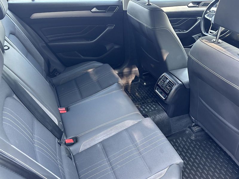 Volkswagen Passat (2020) Variant 2.0 TDI 4Motion DSG Al - fotka 9 z 27