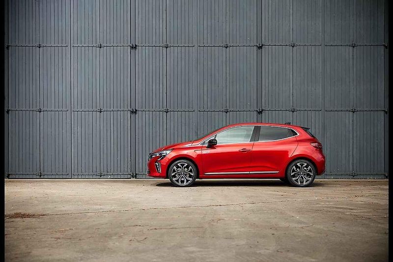 Nová generace Coltu má stále pod kapotou benzinové motory