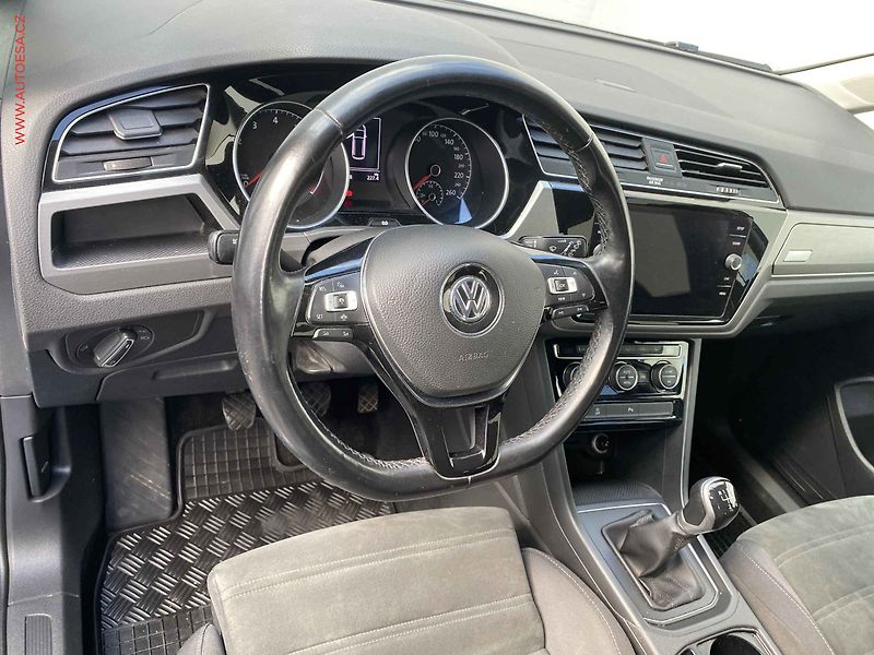 Volkswagen Touran (2019) 1.5TSi, 2.maj,ČR, AC, LED - fotka 13 z 18