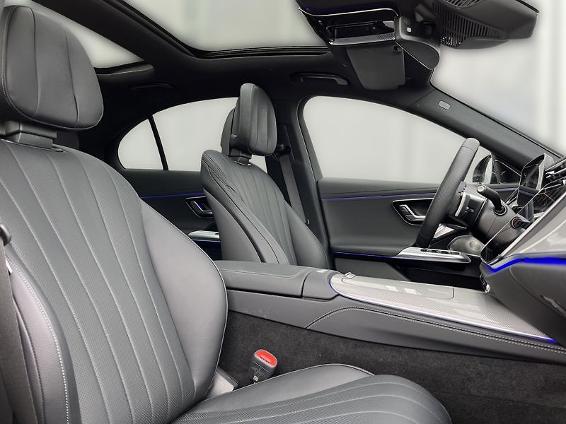 Mercedes-Benz Třídy E Třída E 220 d 4MATIC AMG Line - fotka 16 z 18