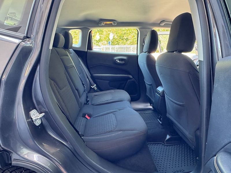 Jeep Compass (2018) 1.4 Multiair Longitude - fotka 13 z 33