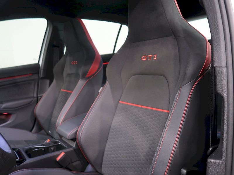 Volkswagen Golf (2024) GTI CLUBSPORT 2.0TSI 221KW DSG - fotka 14 z 38