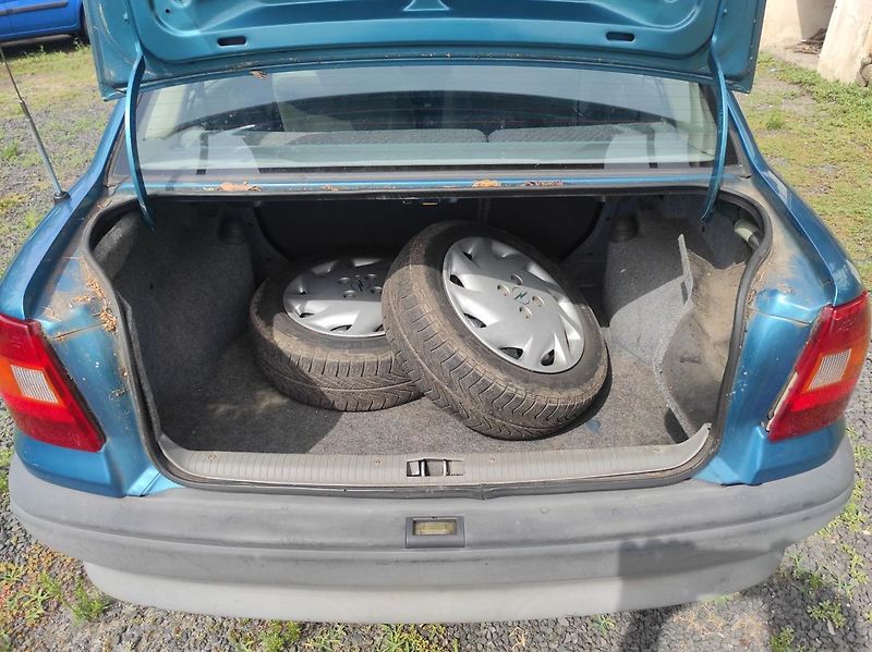 Opel Astra 1.4 8V - fotka 14 z 16