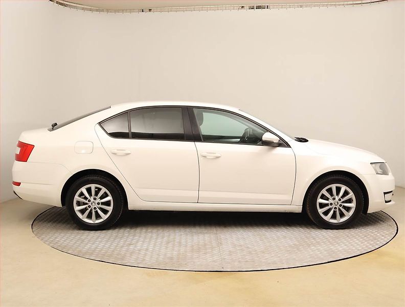 Škoda Octavia (2017) 1.6 TDI, Serv.kniha, Tempomat - fotka 6 z 17