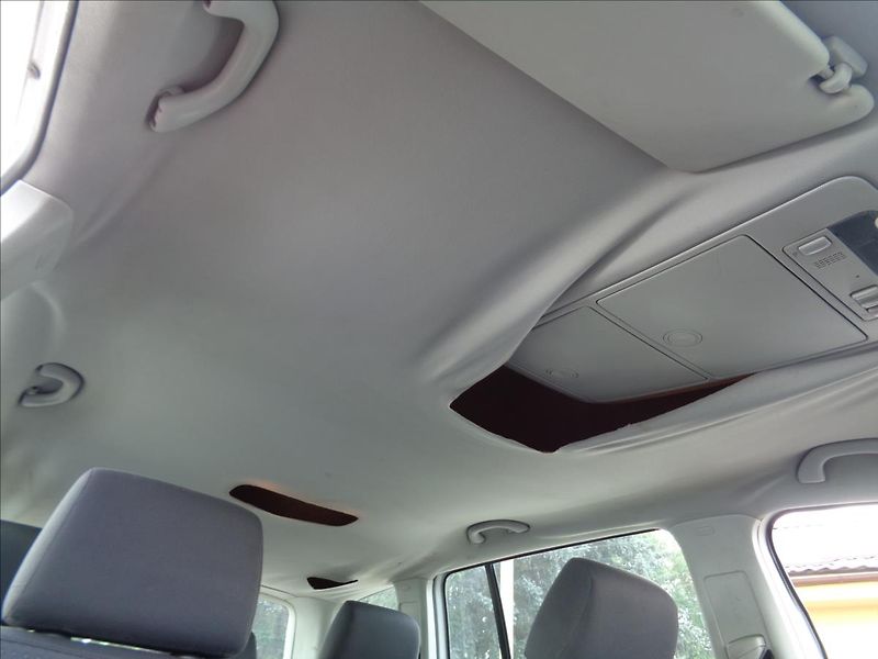 Volkswagen Touran 2,0 - fotka 10 z 25