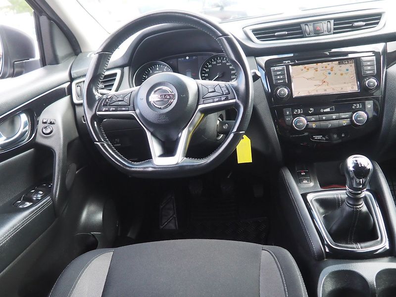 Nissan Qashqai (2019) 1.3 DIG-T 103 kW, 1. Maj ČR - fotka 16 z 34