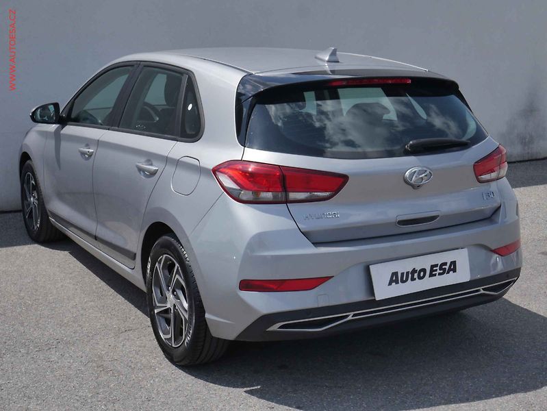 Hyundai i30 (2021) 1.5 DPi, ČR, AC, LED, kamera - fotka 6 z 15