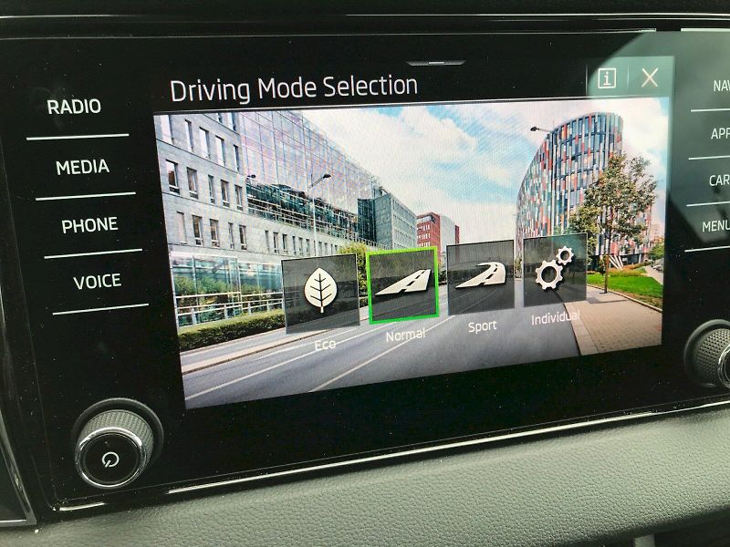 Škoda Karoq (2025) 1.5 TSI / 110 kW / 7DSG / Top - fotka 26 z 29