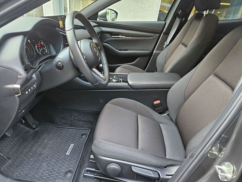 Mazda 3 2.5i e-SKYACTIV G, 1.majitel - fotka 10 z 31