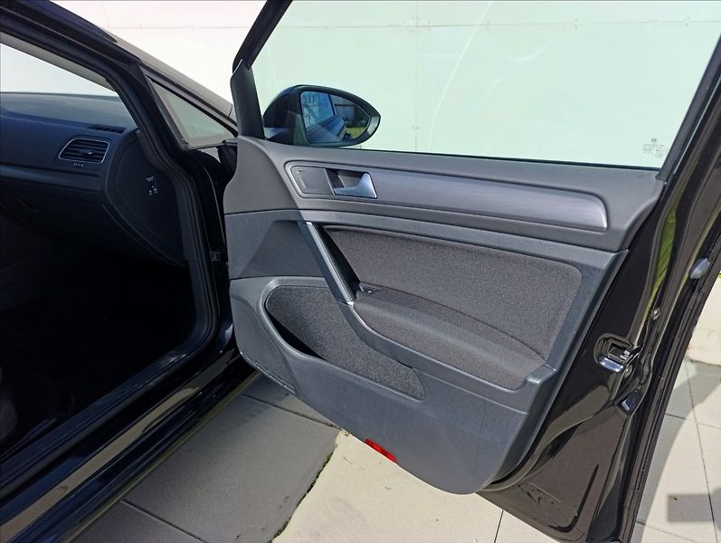 Volkswagen e-Golf 0,0 100kW,tep.čerpadlo,Navi,LE - fotka 28 z 35
