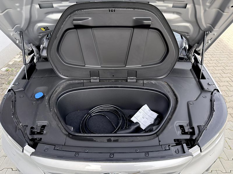 Volvo C40 P8 RECH. ULTIMATE // 4x4 +kola - fotka 21 z 49