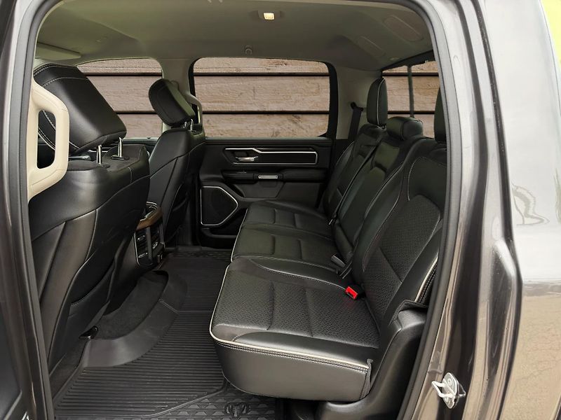 Dodge RAM (2022) +LARAMIE+VZDUCH+OFFROAD PAKET+ - fotka 12 z 23