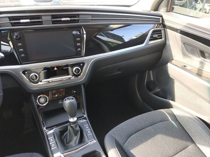 KGM Korando 1.5T, SMART,2WD, MT, SKLADEM - fotka 18 z 34