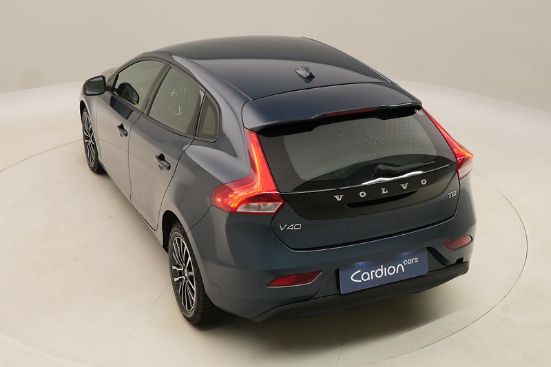 Volvo V40 T2 MOMENTUM  - fotka 17 z 39