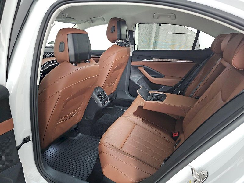 Škoda Superb (2025) 2.0TDI 142kW 4x4 DSG LAURIN A - fotka 7 z 32