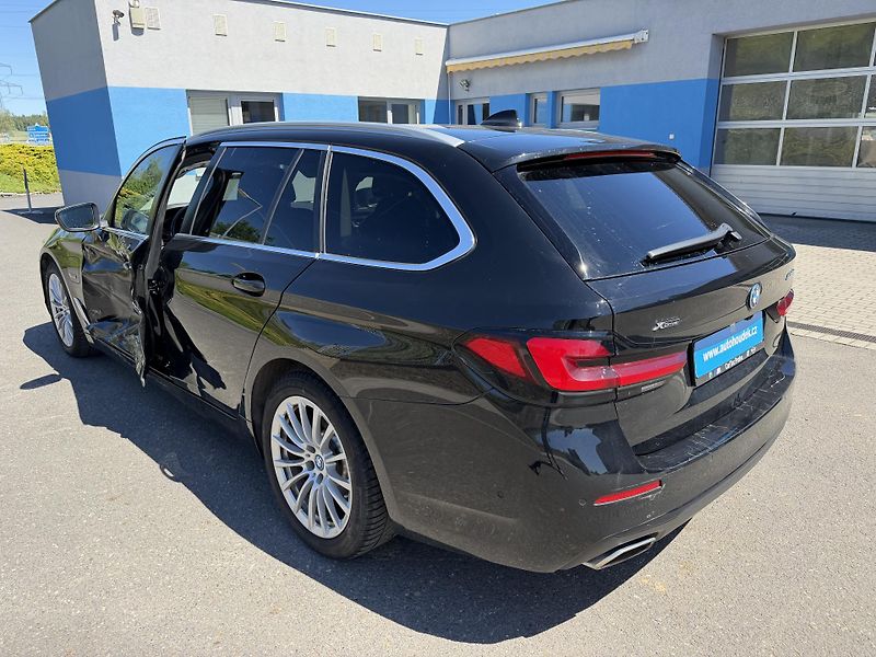 BMW Řada 5 Kombi 530e xDRIVE eDRIVE HEAD - fotka 6 z 20
