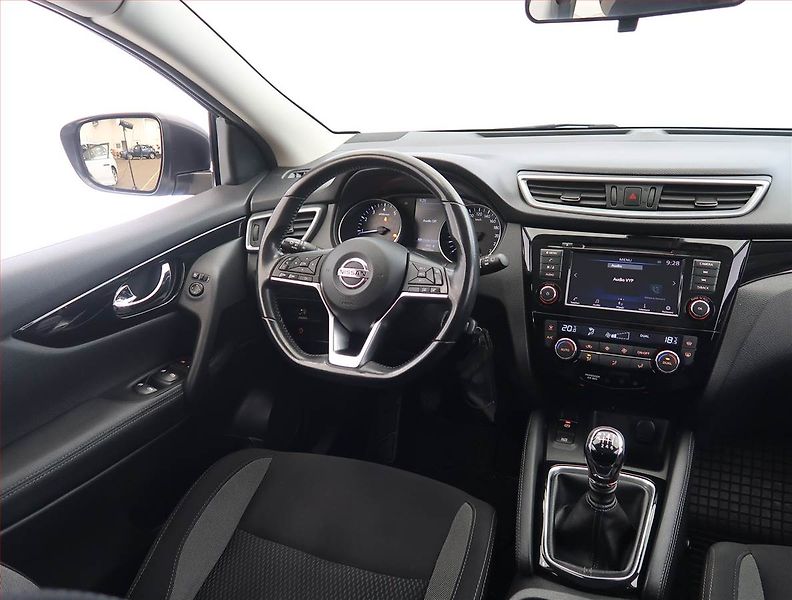Nissan Qashqai (2019) 1.3 DIG-T, ČR,1.maj - fotka 7 z 21