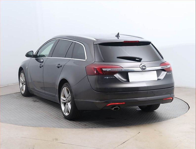 Opel Insignia (2014) OPC Line 2.0 CDTI, Navi - fotka 4 z 15