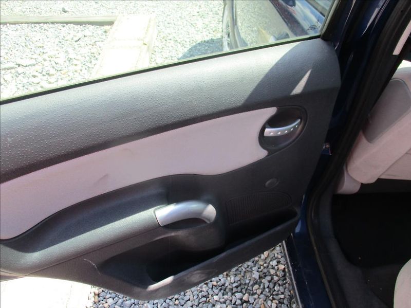 Citroën C3 1,4 i Exclusive, klima,servis, - fotka 8 z 29
