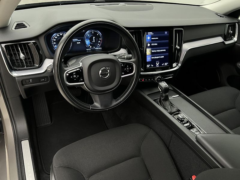 Volvo V60 D3 MOMENTUM PRO AUT - fotka 4 z 41