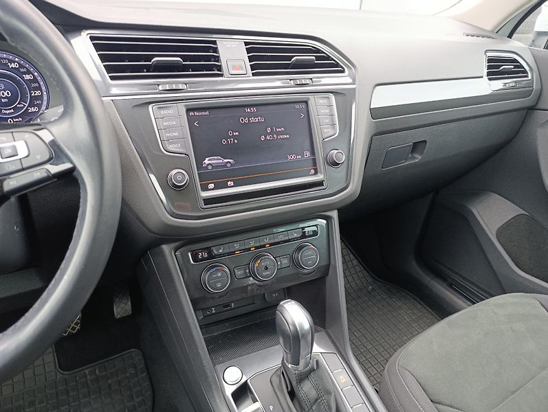 Volkswagen Tiguan 2.0TDI DSG 4M HIGHLINE ČR - fotka 26 z 35